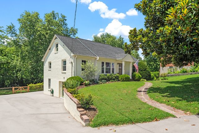 523 Crieve Rd, Nashville, TN 37220