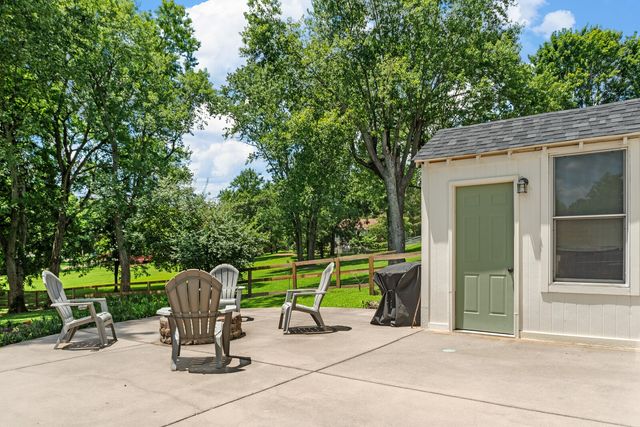 523 Crieve Rd, Nashville, TN 37220