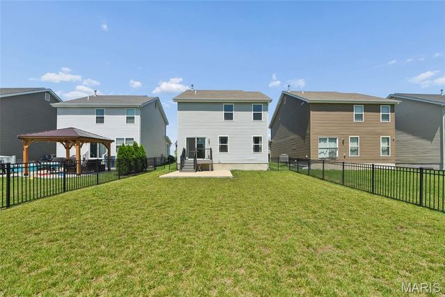 337 Charlestowne Place Drive, St Charles, MO 63301