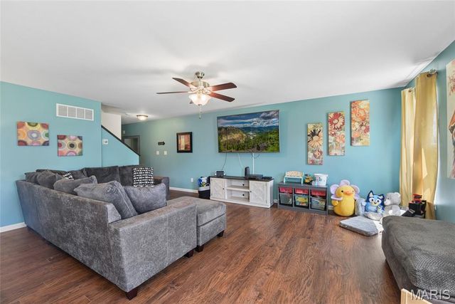 337 Charlestowne Place Drive, St Charles, MO 63301