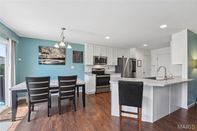337 Charlestowne Place Drive, St Charles, MO 63301