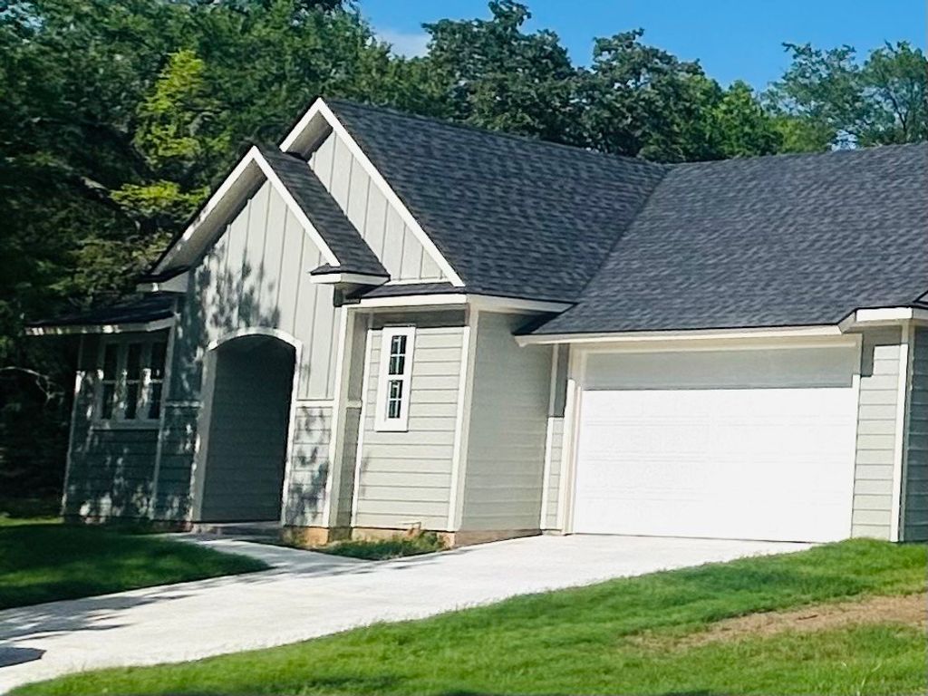 1300 S Chandler Avenue, Denison, TX 75020