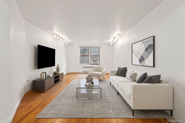67-25 Clyde Street 2G, Forest Hills, NY 11375