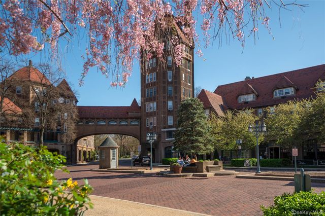 67-25 Clyde Street 2G, Forest Hills, NY 11375