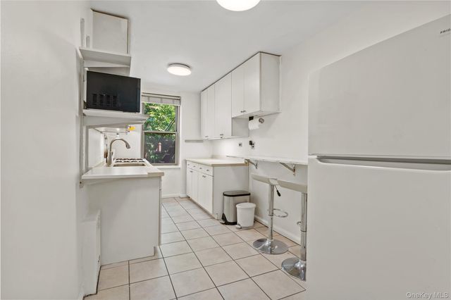 67-25 Clyde Street 2G, Forest Hills, NY 11375