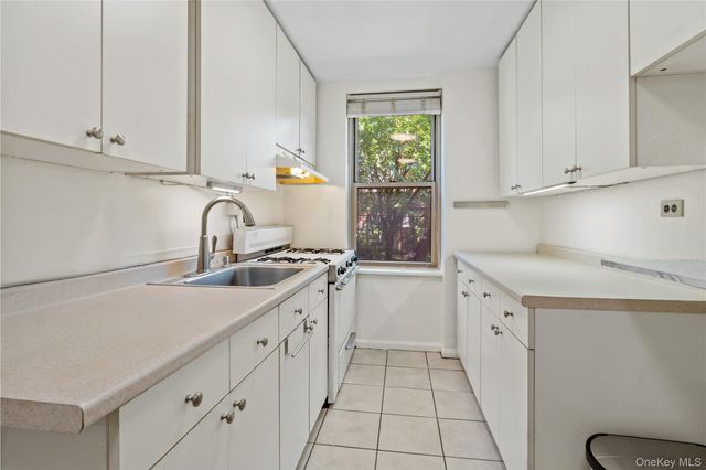 67-25 Clyde Street 2G, Forest Hills, NY 11375