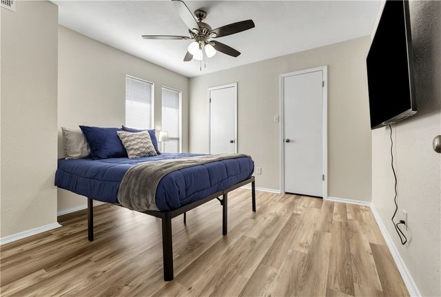 1520 Hawk Tree Drive A, College Station, TX 77845