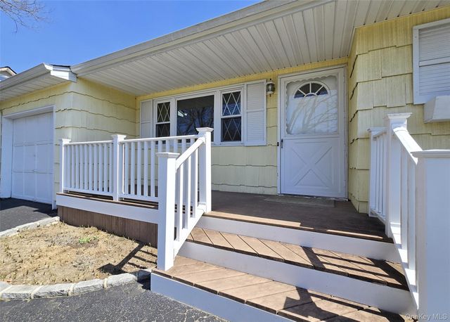 2069 Feuereisen Avenue, Ronkonkoma, NY 11779