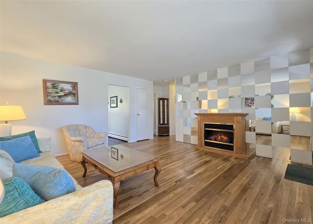 2069 Feuereisen Avenue, Ronkonkoma, NY 11779