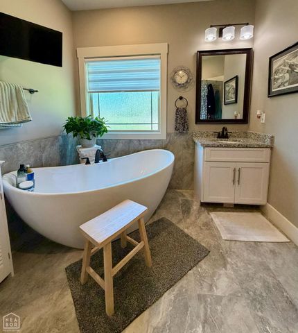 908 Sandra Lane, Jonesboro, AR 72405