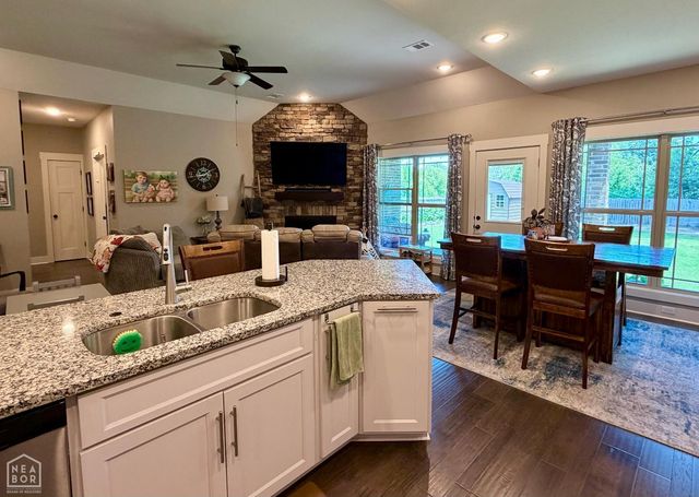 908 Sandra Lane, Jonesboro, AR 72405