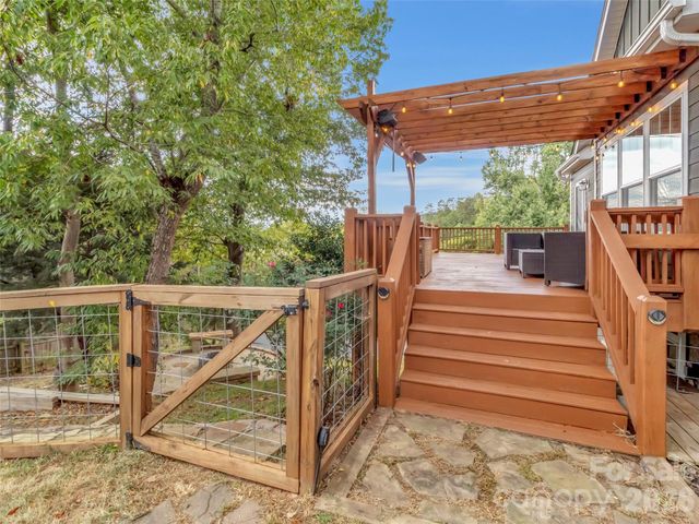 17 Elkmont Terrace, Asheville, NC 28804
