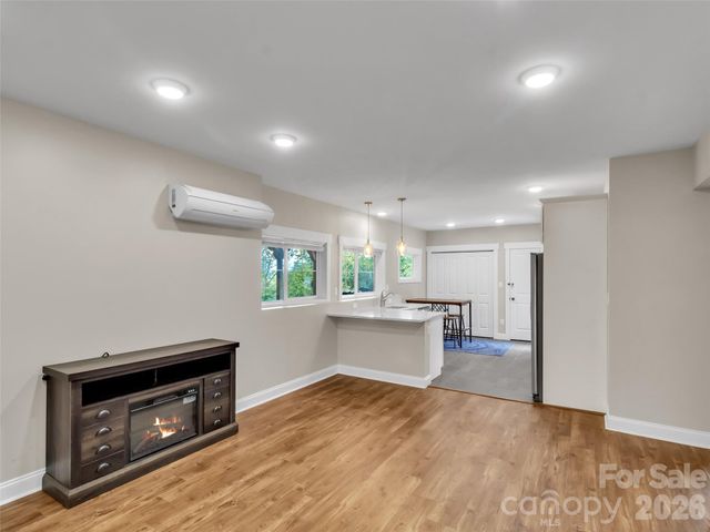 17 Elkmont Terrace, Asheville, NC 28804