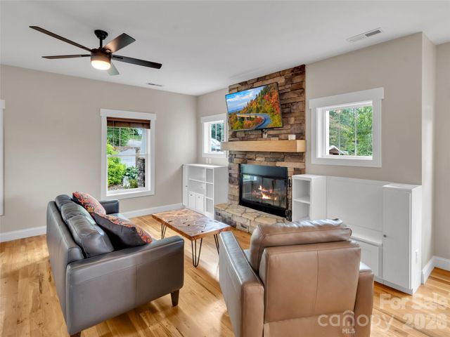 17 Elkmont Terrace, Asheville, NC 28804
