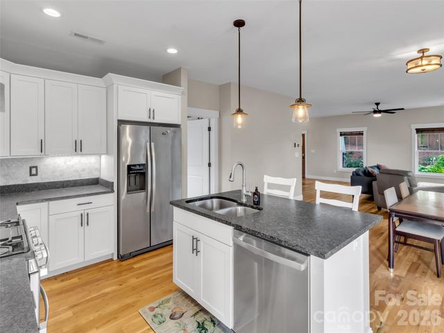 17 Elkmont Terrace, Asheville, NC 28804
