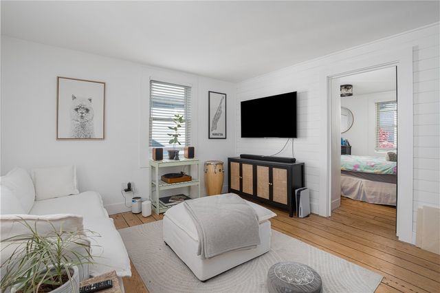 23 Holland Street 2, Newport, RI 02840