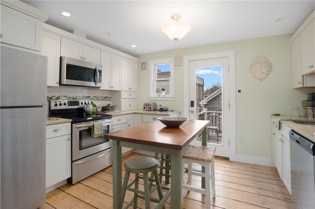 23 Holland Street 2, Newport, RI 02840