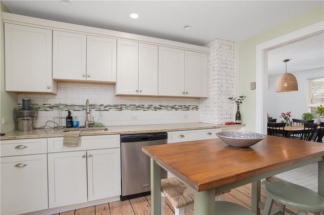 23 Holland Street 2, Newport, RI 02840