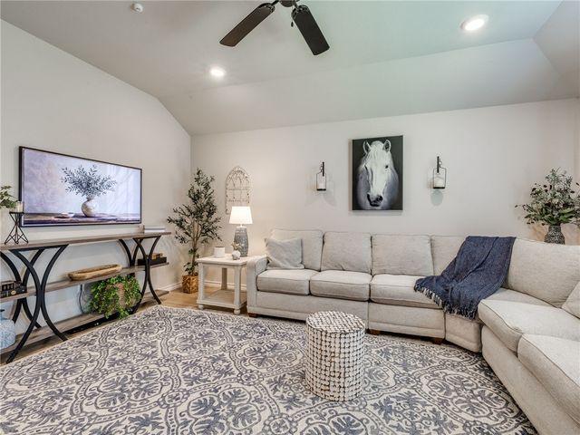 801 Buffalo Avenue, Gentry, AR 72734