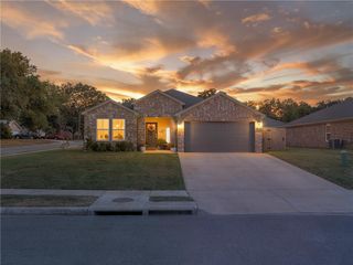 801 Buffalo Avenue, Gentry, AR 72734