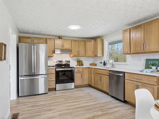 4404 Hickory Fork RD, Gloucester, VA 23061