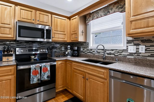 6204 Cottage Ridge Pl, Louisville, KY 40214