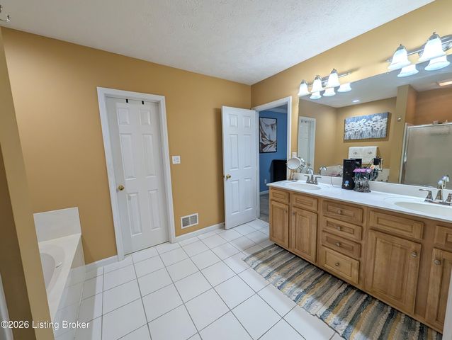 6204 Cottage Ridge Pl, Louisville, KY 40214