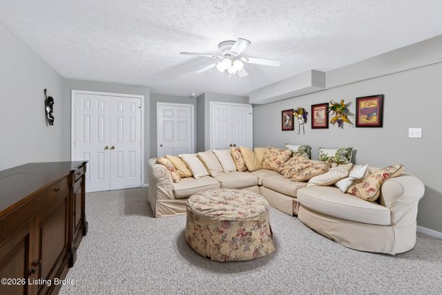 6204 Cottage Ridge Pl, Louisville, KY 40214