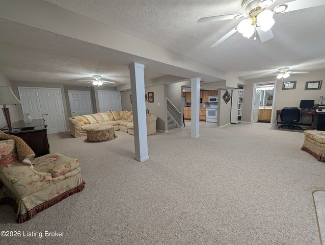 6204 Cottage Ridge Pl, Louisville, KY 40214