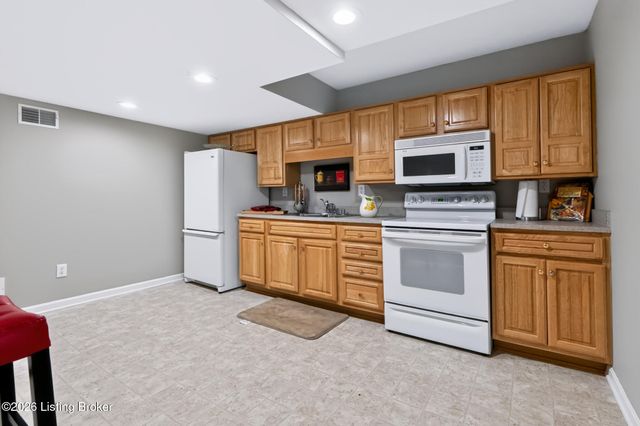 6204 Cottage Ridge Pl, Louisville, KY 40214