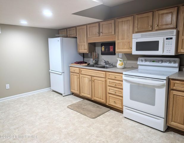 6204 Cottage Ridge Pl, Louisville, KY 40214
