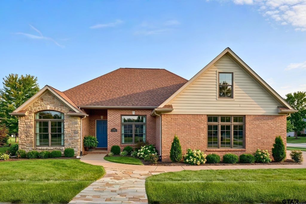 304 Colton Cv, Lindale, TX 75771