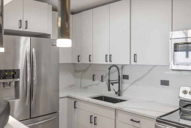 7337 S South Shore Drive 902, Chicago, IL 60649