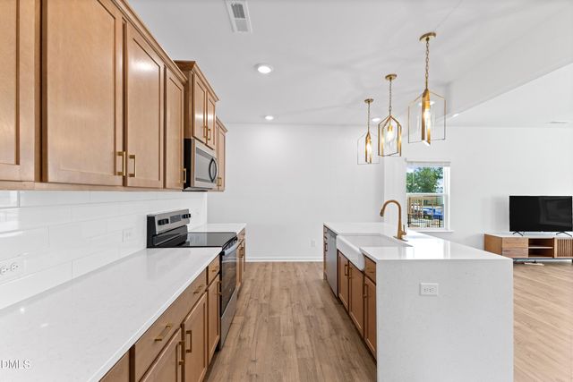 92 N District Avenue N, Clayton, NC 27527