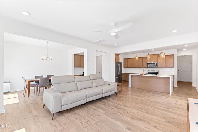 92 N District Avenue N, Clayton, NC 27527