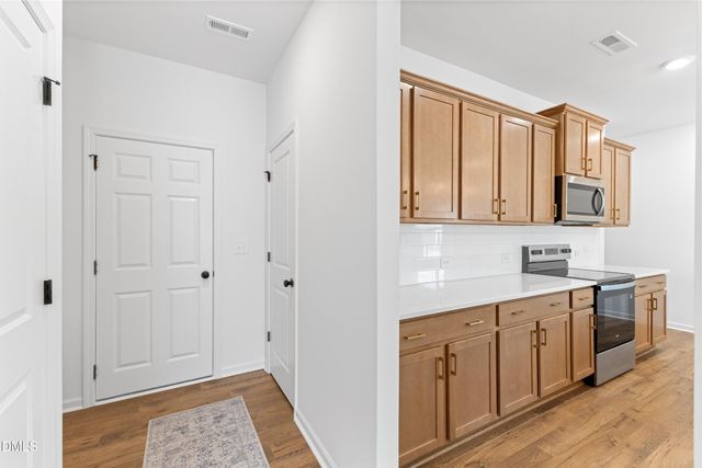 92 N District Avenue N, Clayton, NC 27527