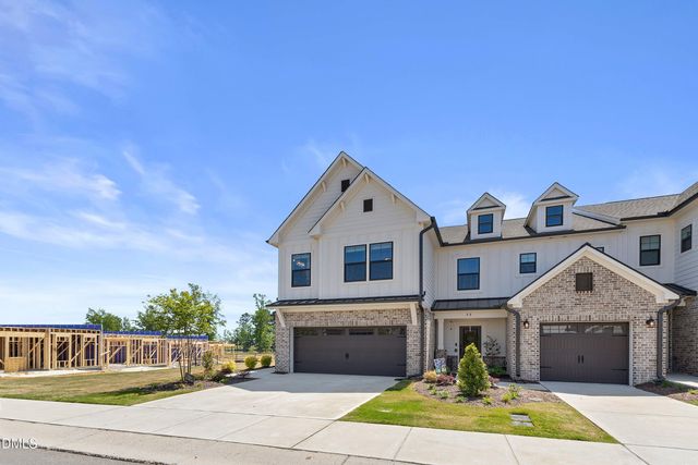 92 N District Avenue N, Clayton, NC 27527