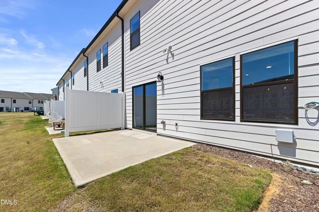 92 N District Avenue N, Clayton, NC 27527