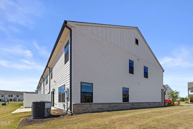 92 N District Avenue N, Clayton, NC 27527