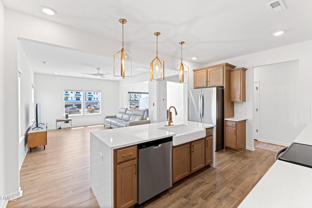 92 N District Avenue N, Clayton, NC 27527