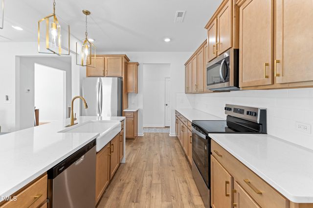 92 N District Avenue N, Clayton, NC 27527