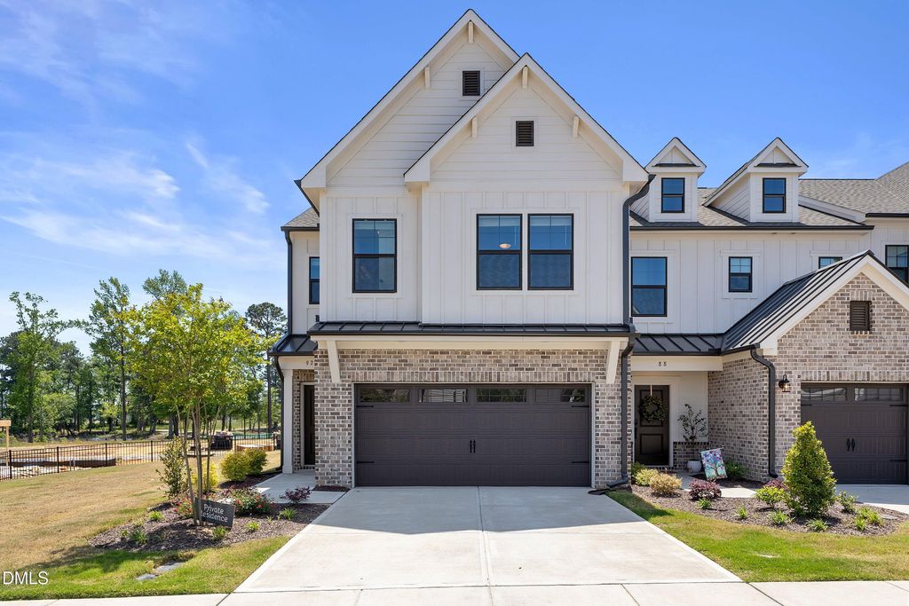92 N District Avenue N, Clayton, NC 27527