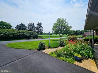 660 SNYDER HILL RD, Lititz, PA 17543