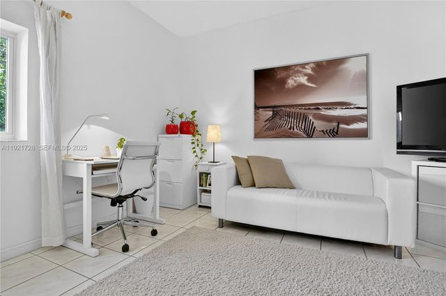 21320 SW 92nd Ave, Cutler Bay, FL 33189