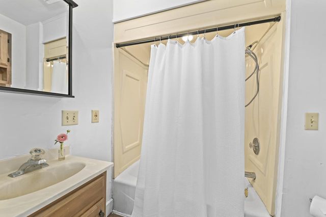 N50W6466 Western ROAD, Cedarburg, WI 53012