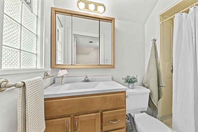 N50W6466 Western ROAD, Cedarburg, WI 53012