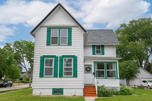 N50W6466 Western ROAD, Cedarburg, WI 53012