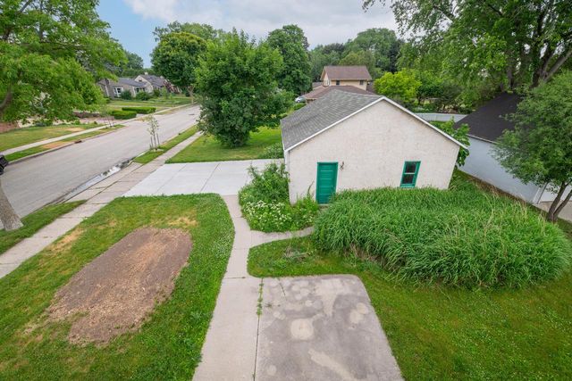 N50W6466 Western ROAD, Cedarburg, WI 53012