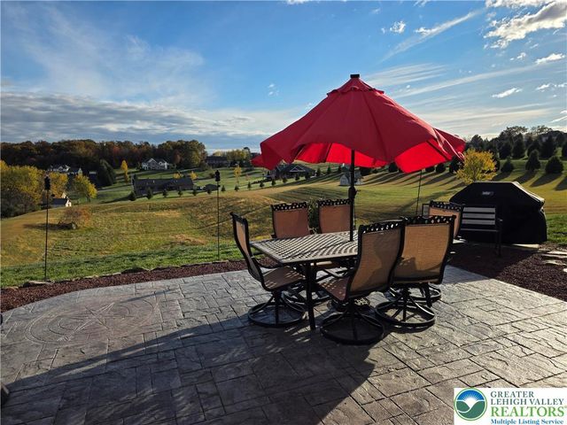 3393 Crestview Loop, Lehigh Twp, PA 18088