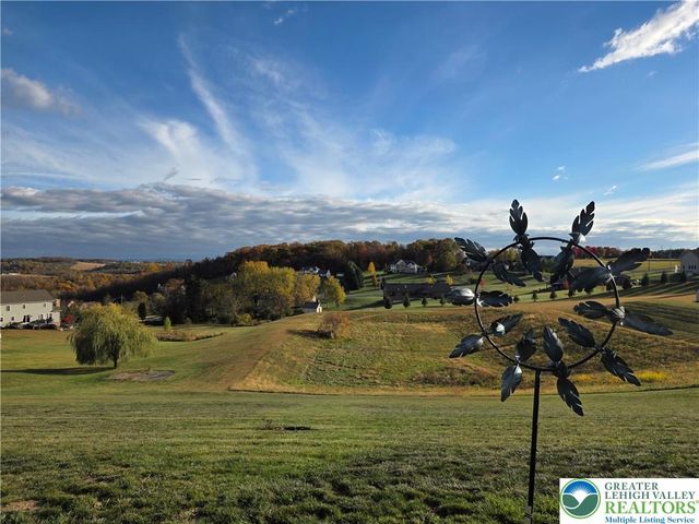 3393 Crestview Loop, Lehigh Twp, PA 18088